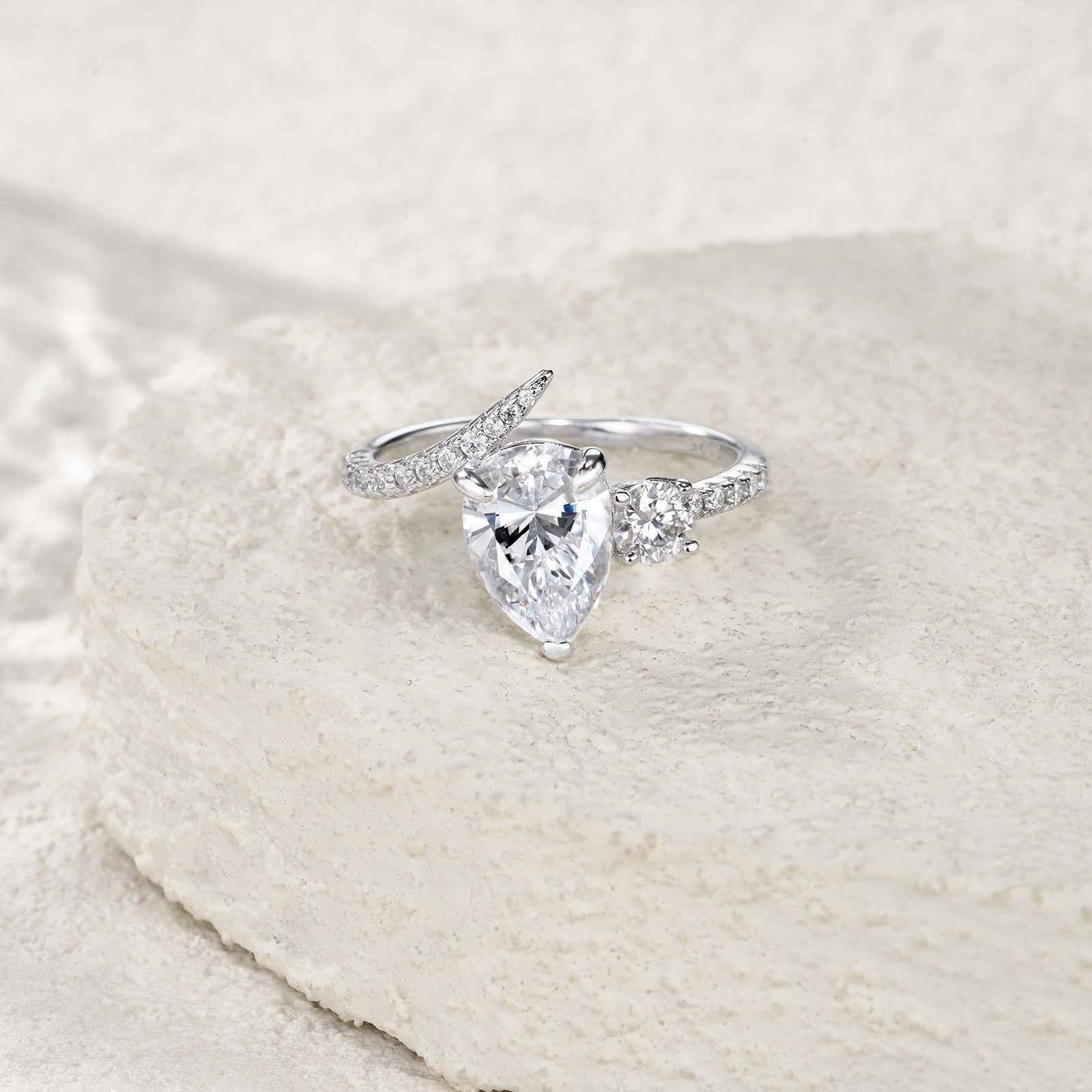 Engraved With Top-quality Moissanite, This Luxurious And Fashionable Minimalist Jewelry Set Features Exquisite Silver Accessories For Ladies. Made Of S925 Silver With Electroplated Platinum.